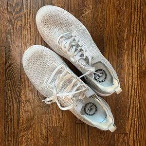 APL white tech loom breeze